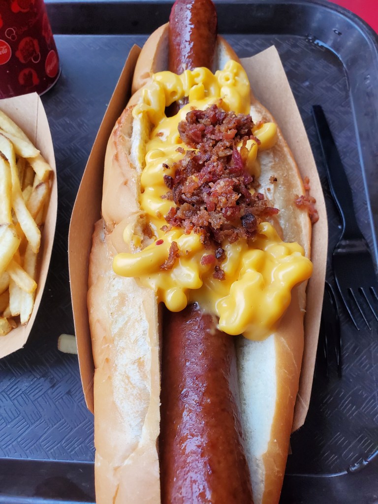 Casey's, hot dog, Magic Kingdom, Disney Dining Plan, DDP, WDW, Walt Disney World, quick service, food, restaurants, theme park, foot long, 