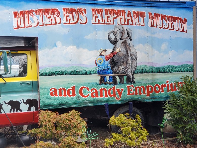 Lincoln Highway, Transcontinental, Road Trip, Family Vacation, Pennsylvania, Route 30, PA, Roadside attraction, Mister Ed's Elephant Museum and Candy Emporium
