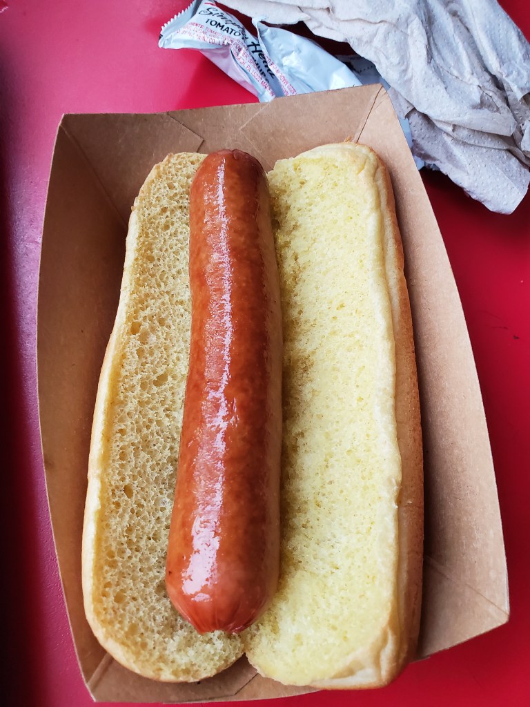 hot dog, Magic Kingdom, Disney Dining Plan, DDP, WDW, Walt Disney World, quick service, food, restaurants, theme park, 
