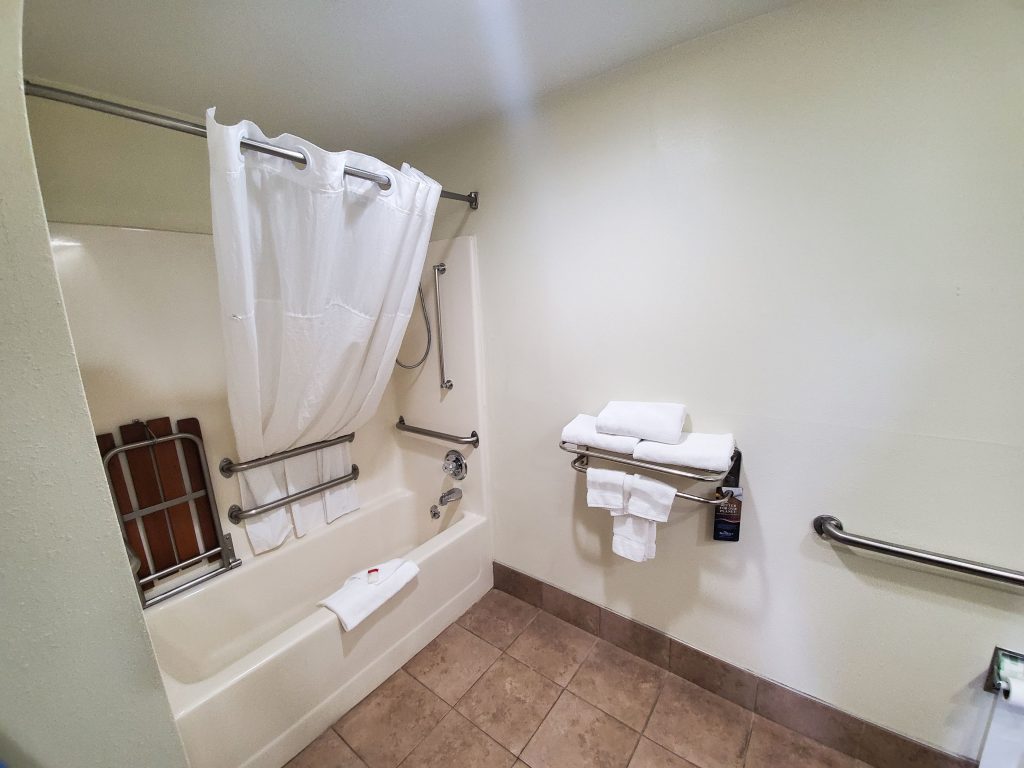 Baymont by Wyndham, Kentucky, Cave City, bathroom, 