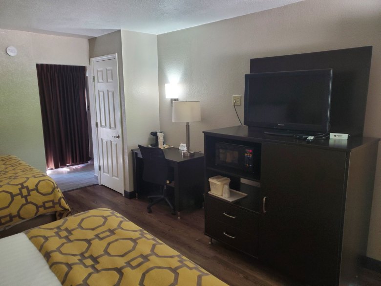 hotel review, Gatlinburg, Pigeon Forge, Tennessee, TN, Baymont, Wydham, room view, 