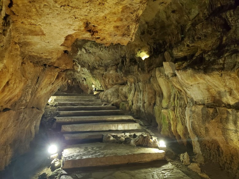 stairs in Mammoth Onyx Cave at Kentucky Down Under