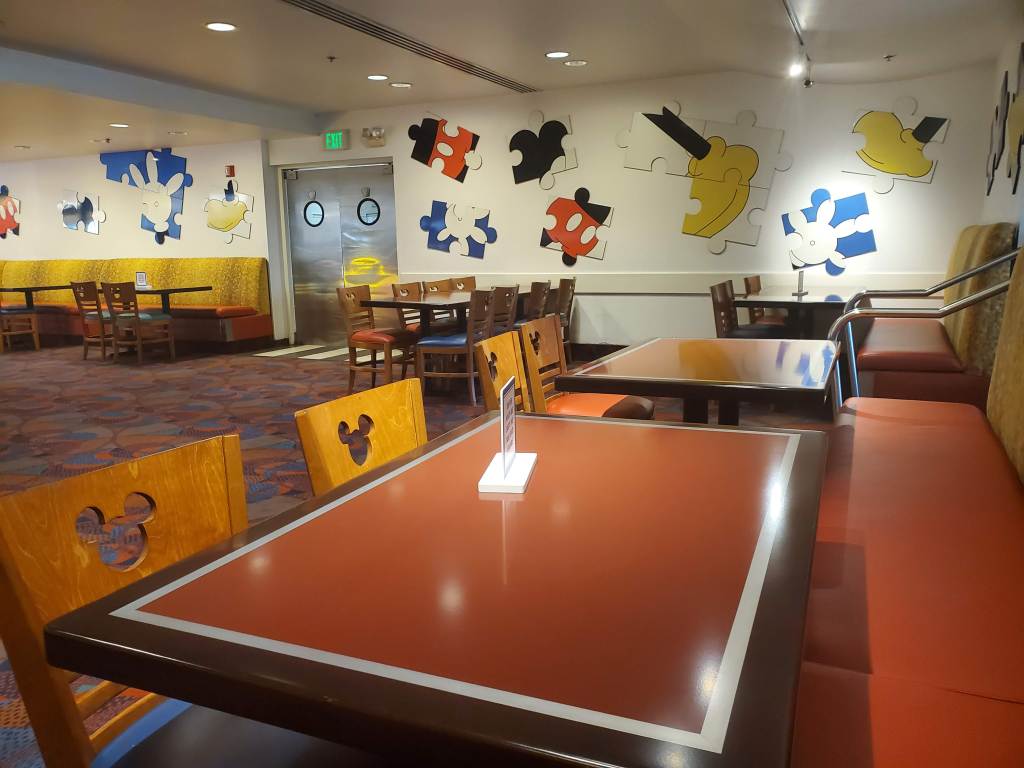 Open tables at Chef Mickey's At Walt Disney World
