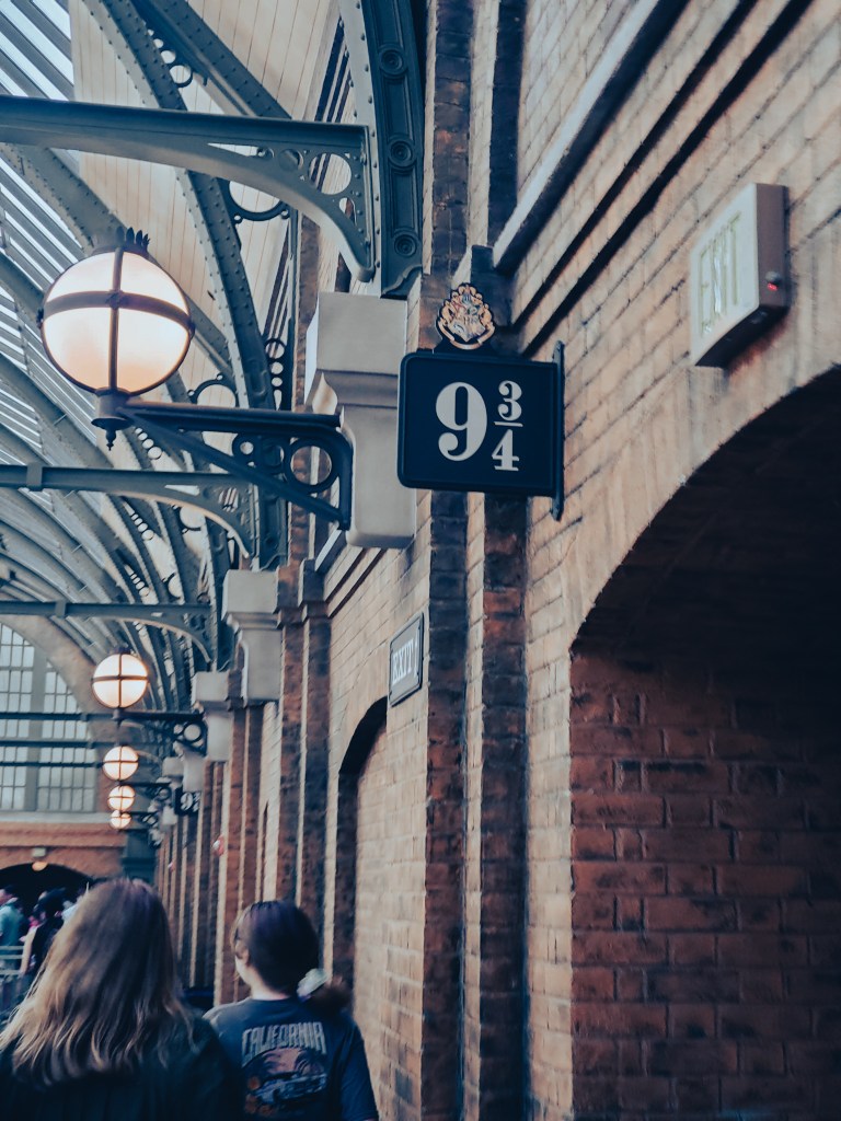 Kings Cross Station, Universal Studios Orlando, Diagon Alley, Wizarding World of Harry Potter, Platform 9 3/4, 