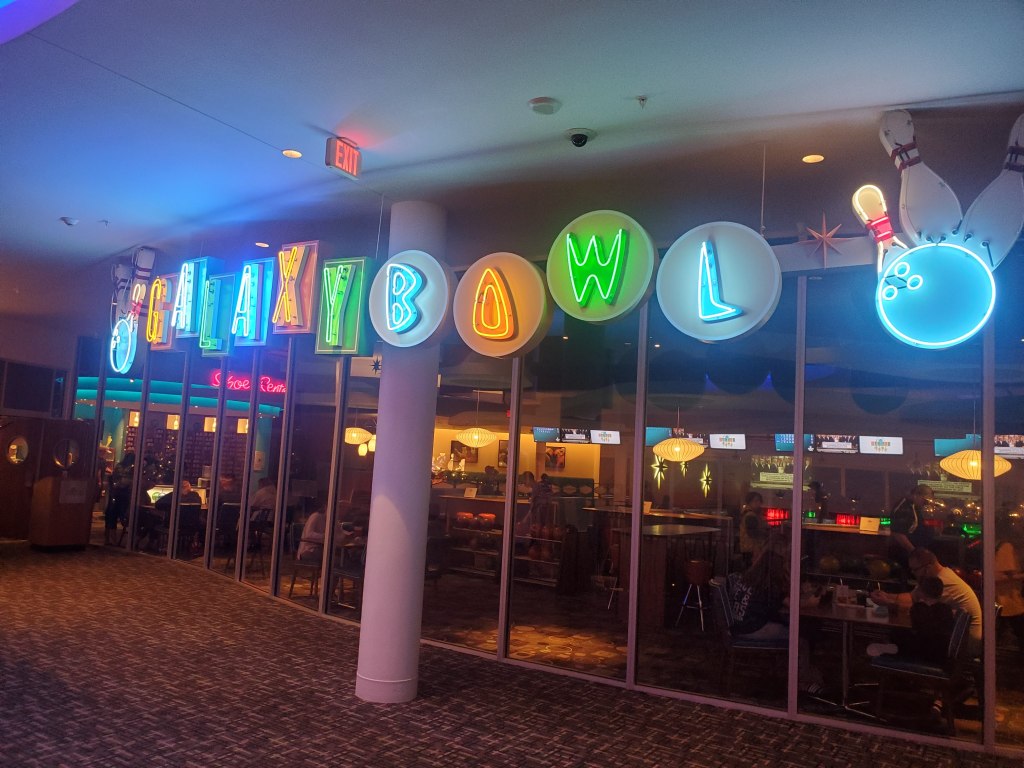 Universal Orlando Resort, Universal Vacation, Galaxy Bowl, Cabana Bay Beach Resort, 