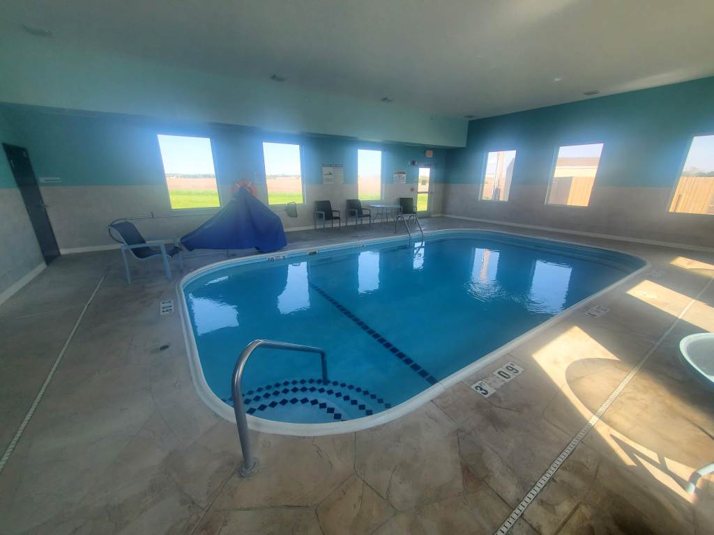 Holiday Inn Express Pekin, indoor pool